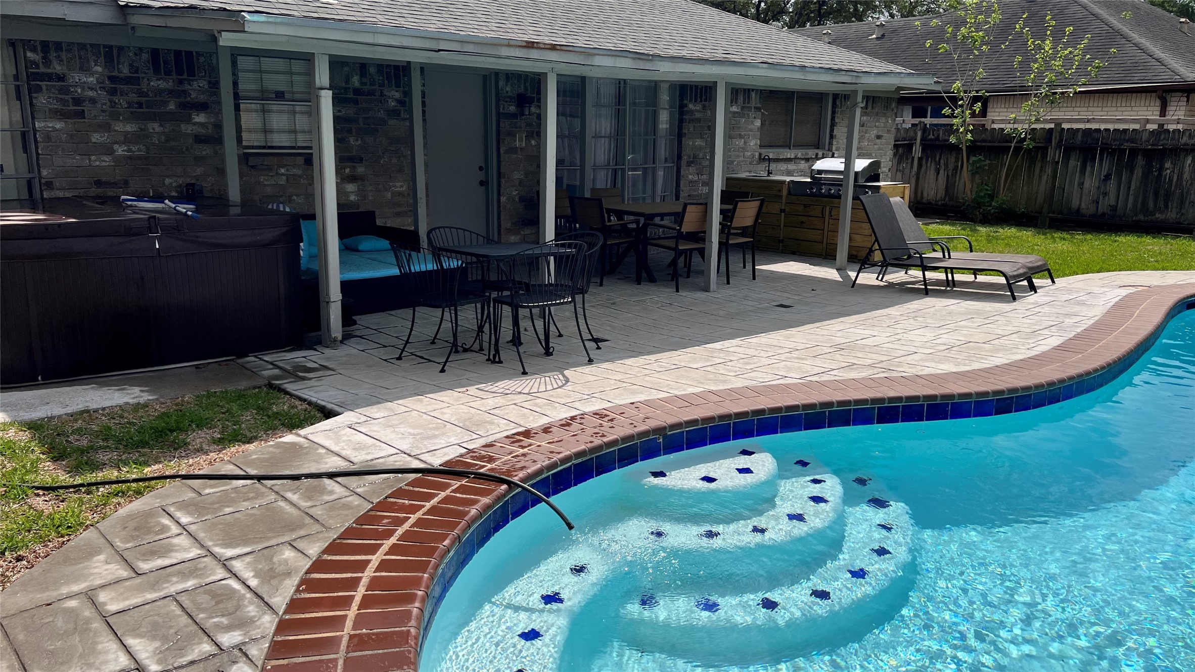 222 Wickhamford Way Houston, TX 77015 - Photo 2 of 27 a wooden bench sitting in front of a building