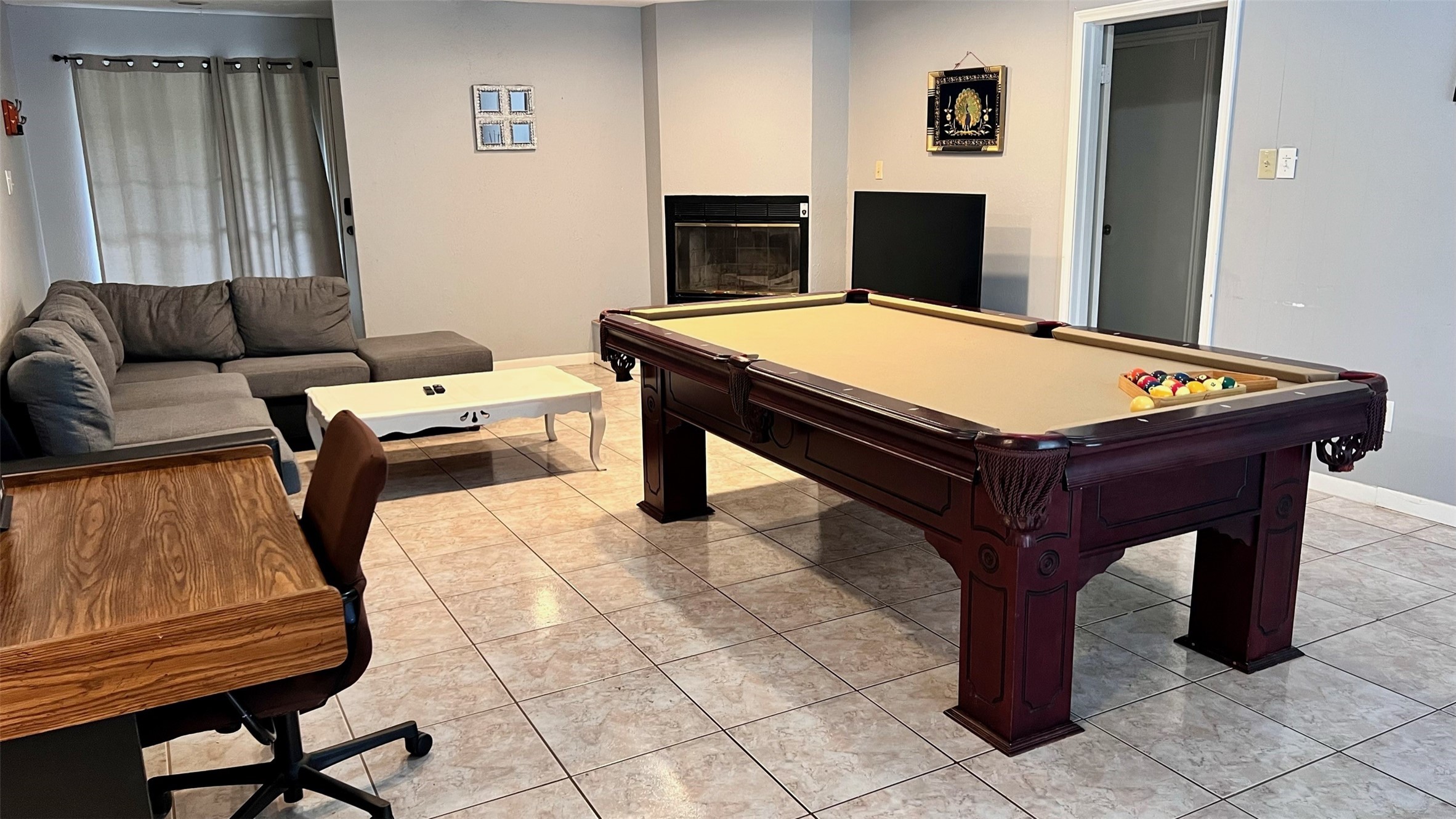 222 Wickhamford Way Houston, TX 77015 - Photo 6 of 27 a room with furniture and air hockey table