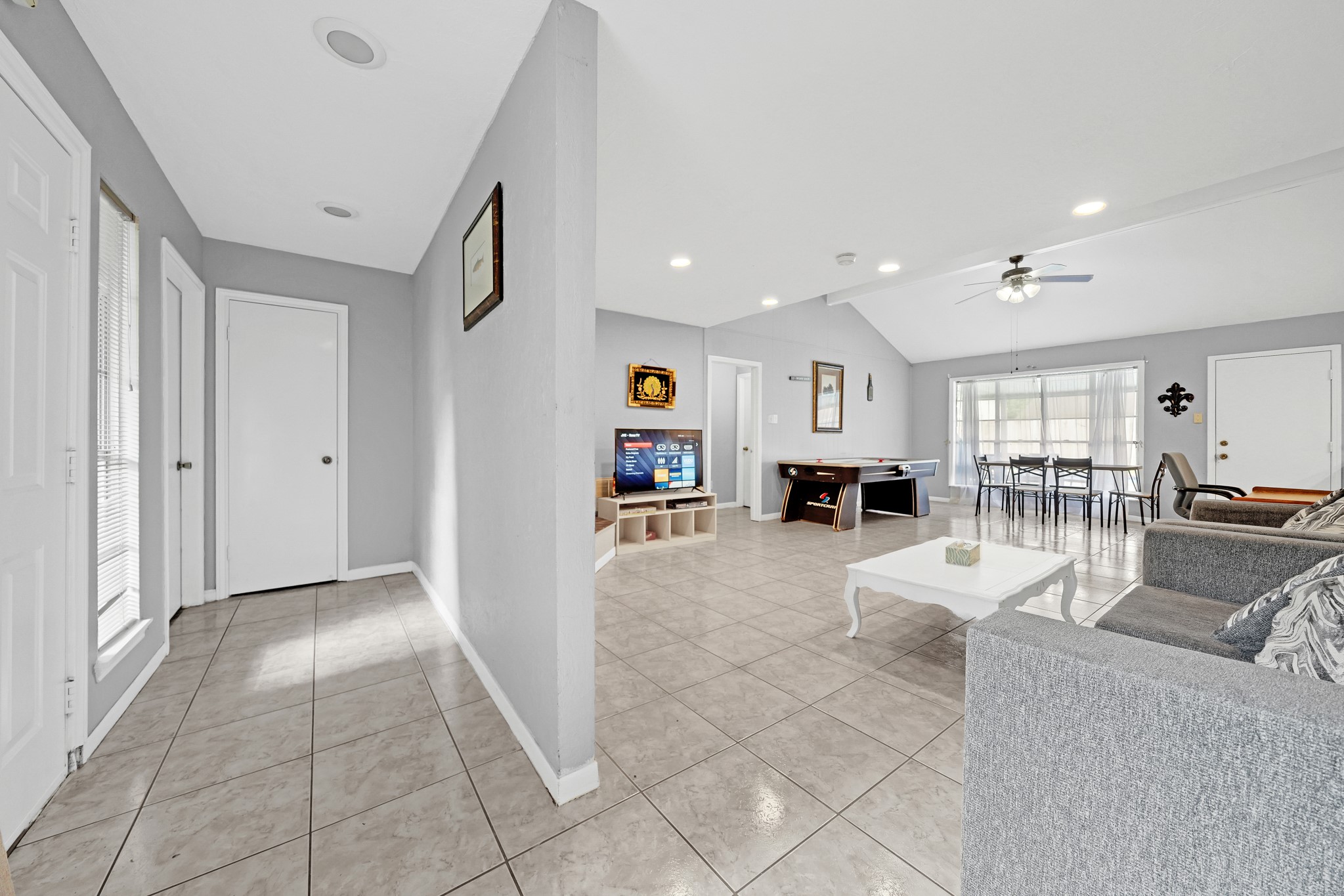 222 Wickhamford Way Houston, TX 77015 - Photo 10 of 27 a living room with furniture and a table