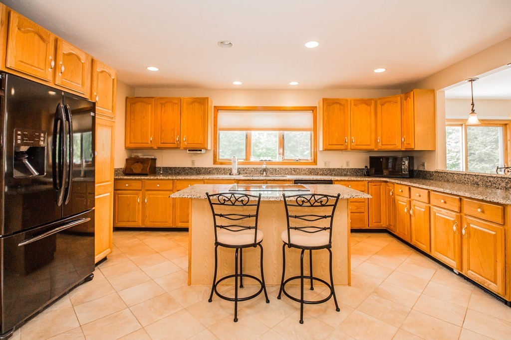 27 Camile Road Webster, MA 01570 - Photo 4 of 30 Gallery Image 4
