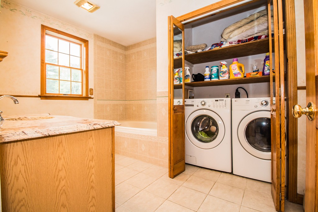 27 Camile Road Webster, MA 01570 - Photo 10 of 30 Gallery Image 10