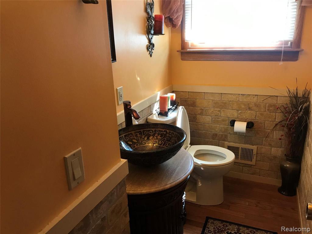 9045 Oakhill Road Clarkston, MI 48348 - Photo 31 of 55 Gallery Image 31