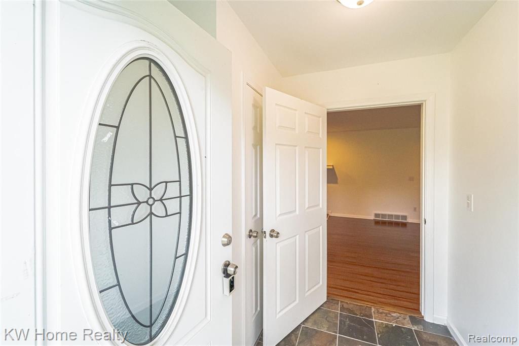 6914 Halyard Road Bloomfield Hills, MI 48301 - Photo 2 of 44