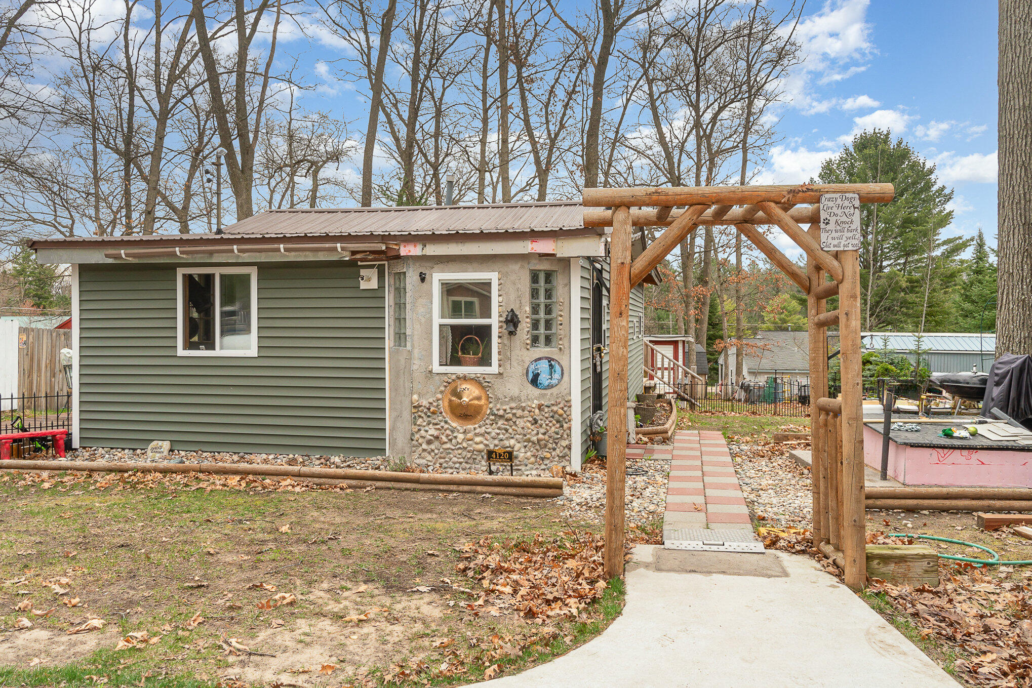 4120 Oak Ridge Drive Harrison, MI 48625 - Photo 3 of 30 003_nextdoorphotos_2-edit