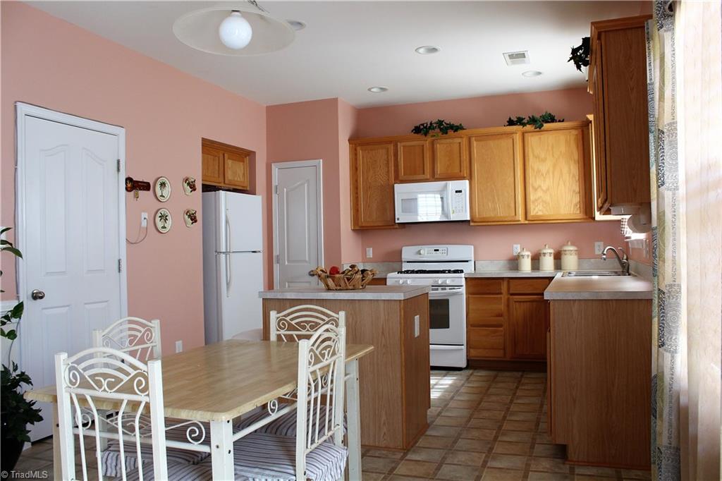 765 Spinning Wheel Point High Point, NC 27265 - Photo 12 of 30 Gallery Image 12
