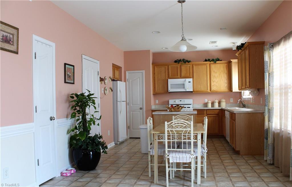 765 Spinning Wheel Point High Point, NC 27265 - Photo 13 of 30 Gallery Image 13