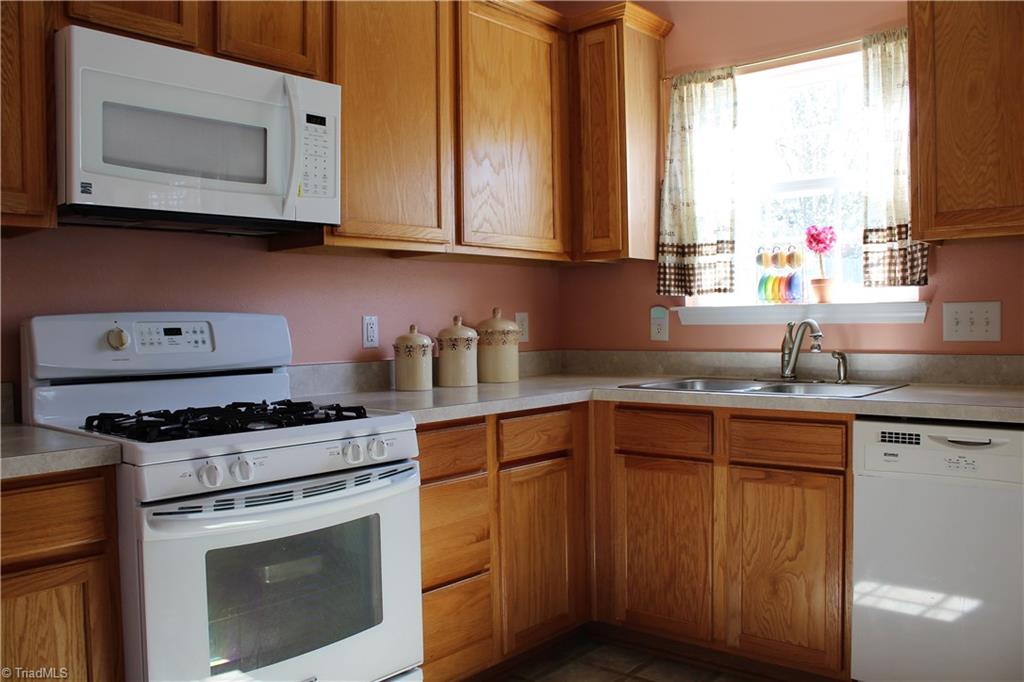 765 Spinning Wheel Point High Point, NC 27265 - Photo 14 of 30 Gallery Image 14