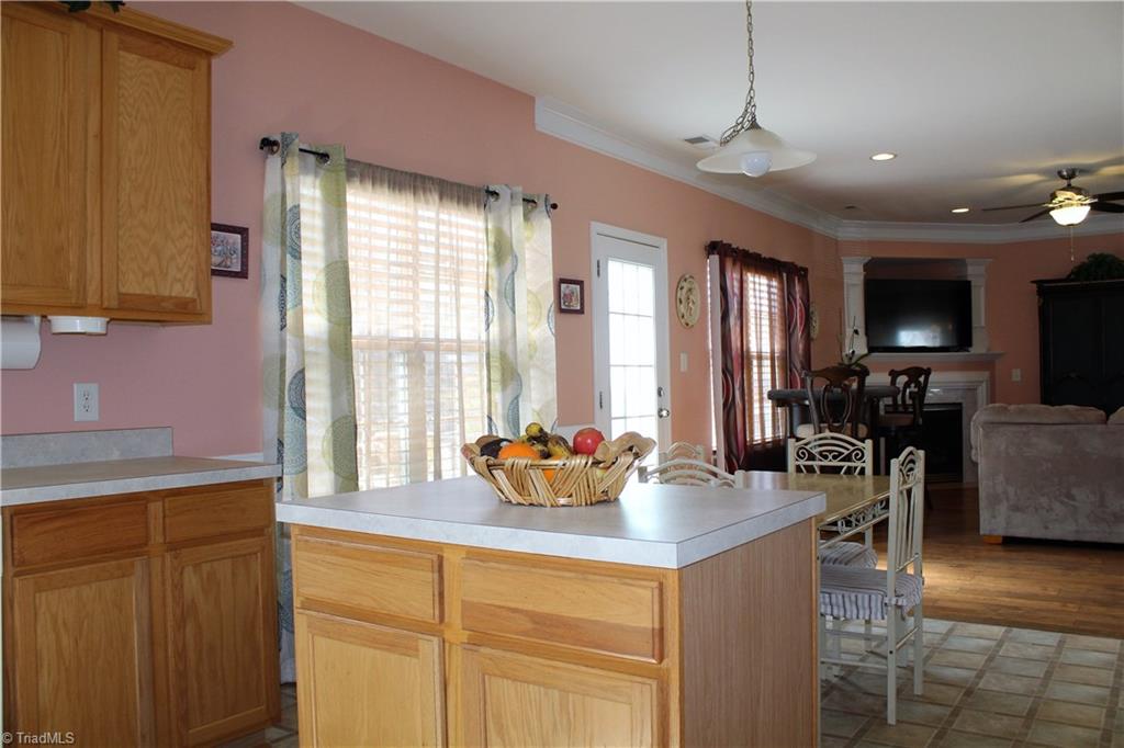 765 Spinning Wheel Point High Point, NC 27265 - Photo 15 of 30 Gallery Image 15