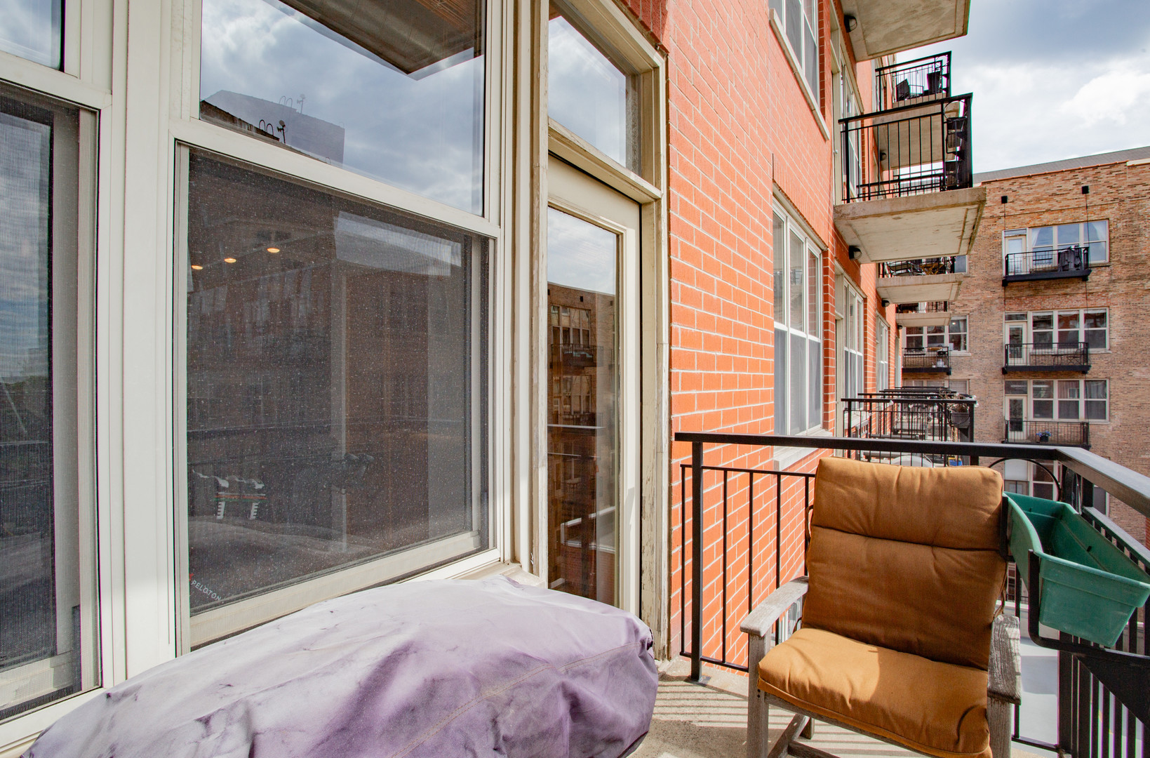 6 South Laflin Street, Unit 617 Chicago, IL 60607 - Photo 20 of 21 a balcony with furniture