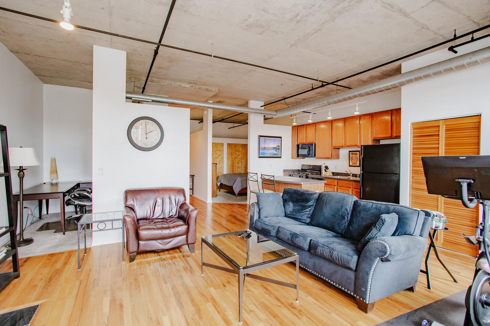 6 South Laflin Street, Unit 617 Chicago, IL 60607 - Photo 5 of 21 a living room with furniture and a clock