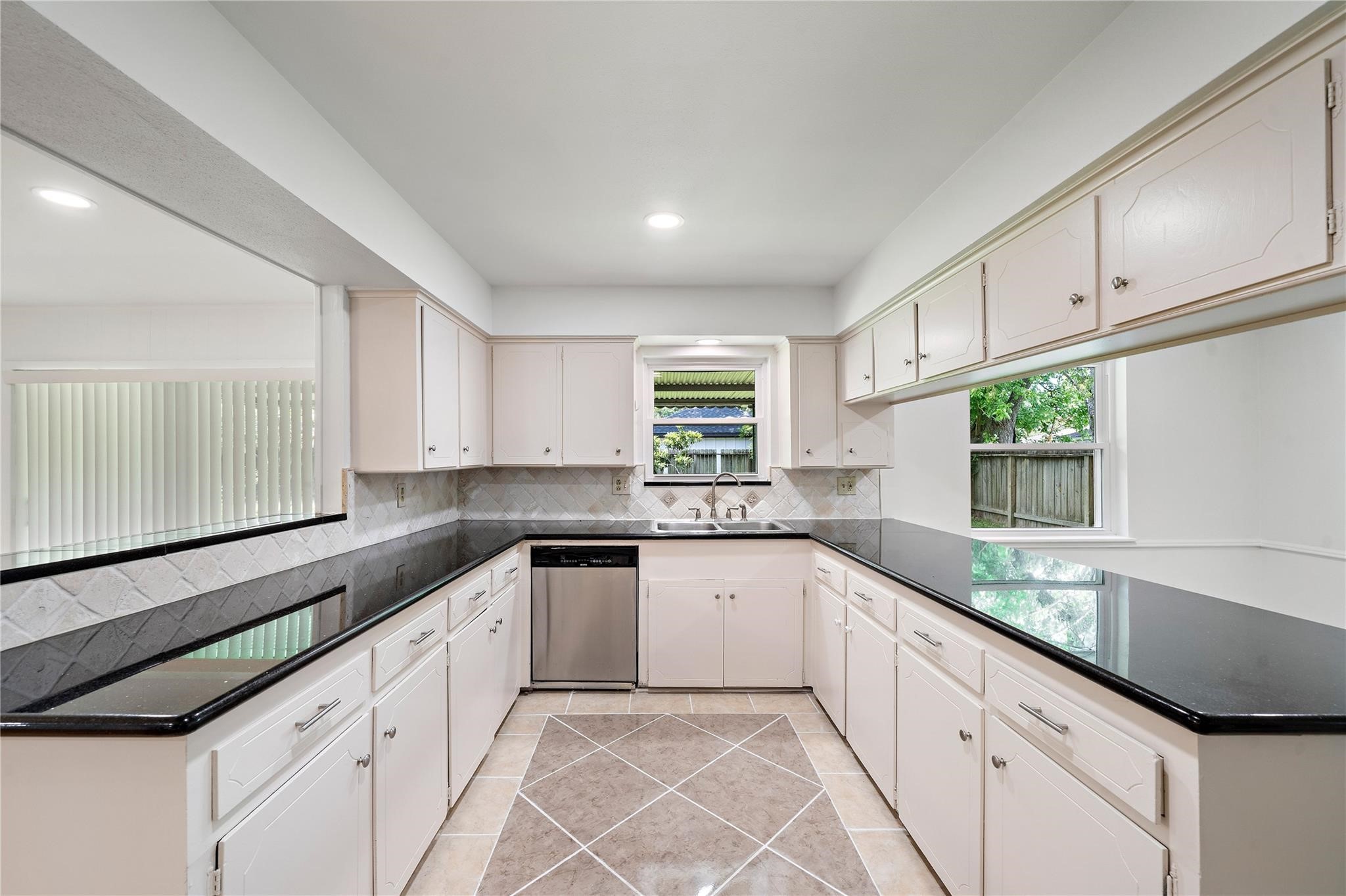 6007 Claridge Drive Houston, TX 77096 - Photo 7 of 38