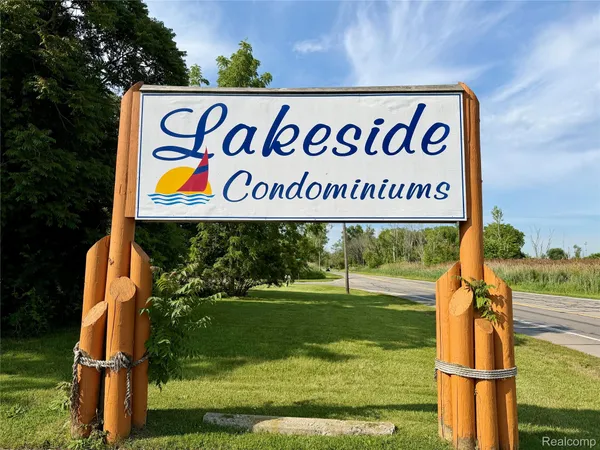 $125,000 | 29589 West Jefferson Avenue, Unit 15, Rockwood, MI 48173