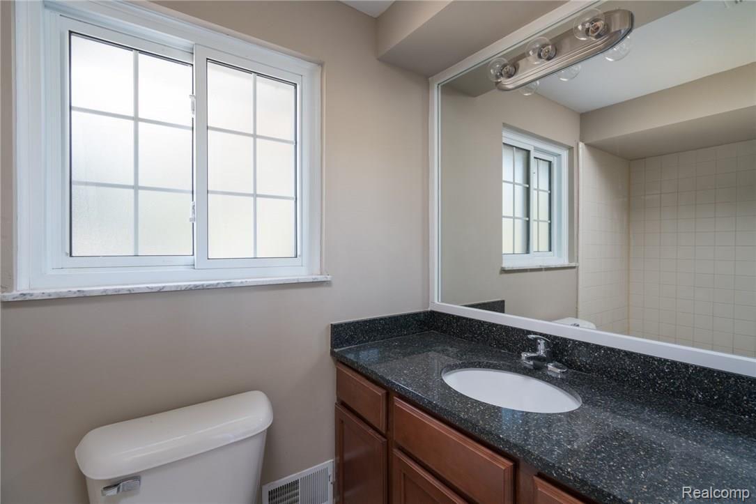 35331 Rhoades Drive Clinton Township, MI 48035 - Photo 28 of 38 DSC01236-Edit.jpg