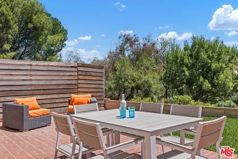 $1,915,000 | 2632 Claray Drive, Los Angeles, CA 90077