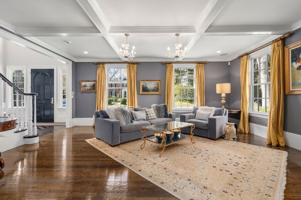 22 Plymouth Road Wellesley, MA 02481 - Photo 4 of 38