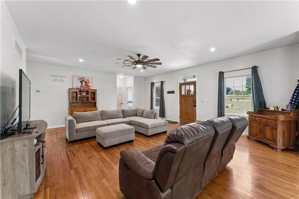 657 Southwest 701st Road Centerview, MO 64019 - Photo 7 of 62