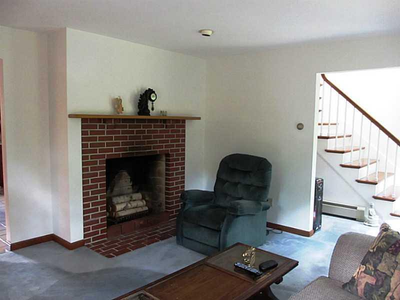 178 Meetinghouse Road Wells, ME 04090 - Photo 3 of 26 Living Room.