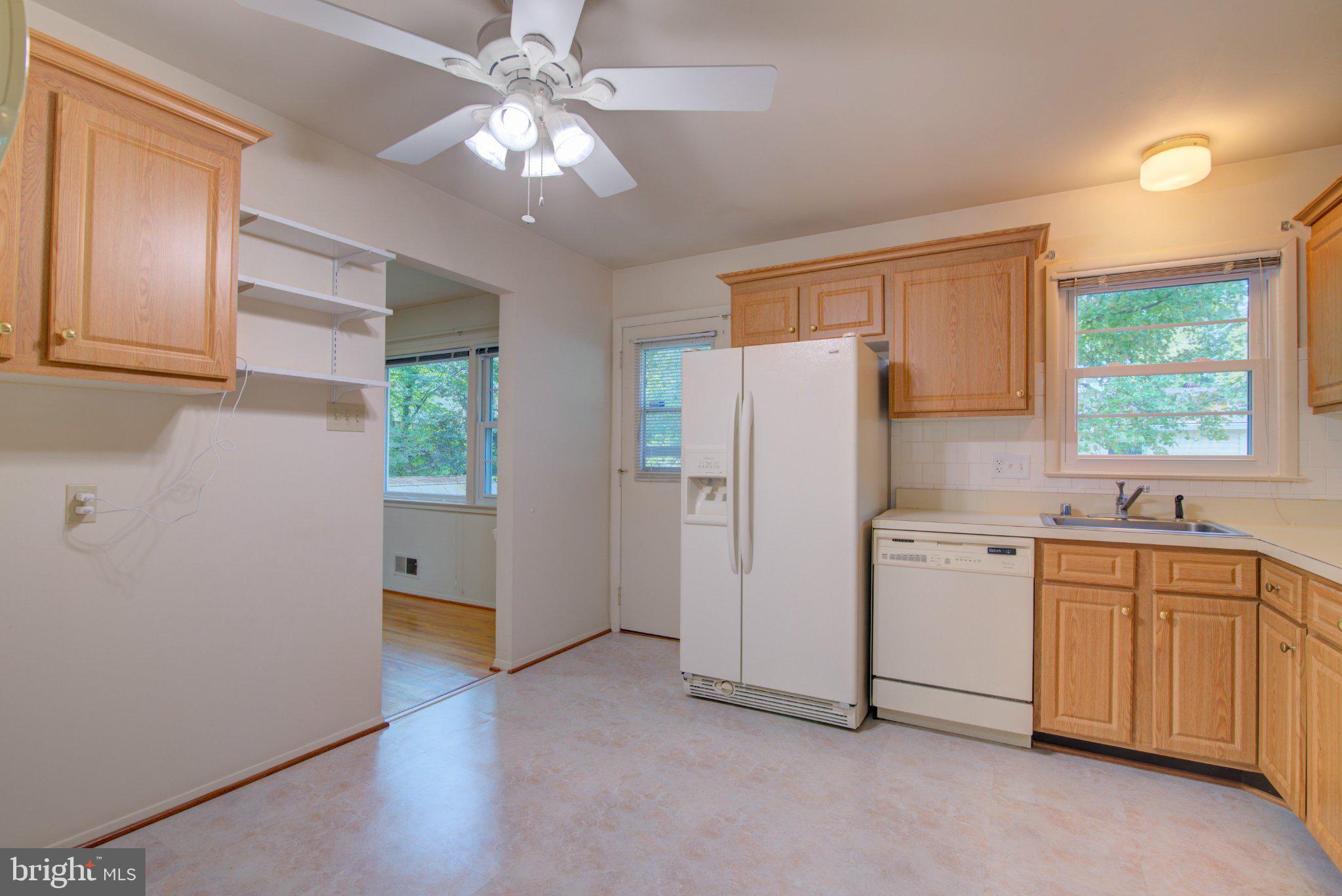 6914 Hadlow Drive Springfield, VA 22152 - Photo 8 of 31 Kitchen