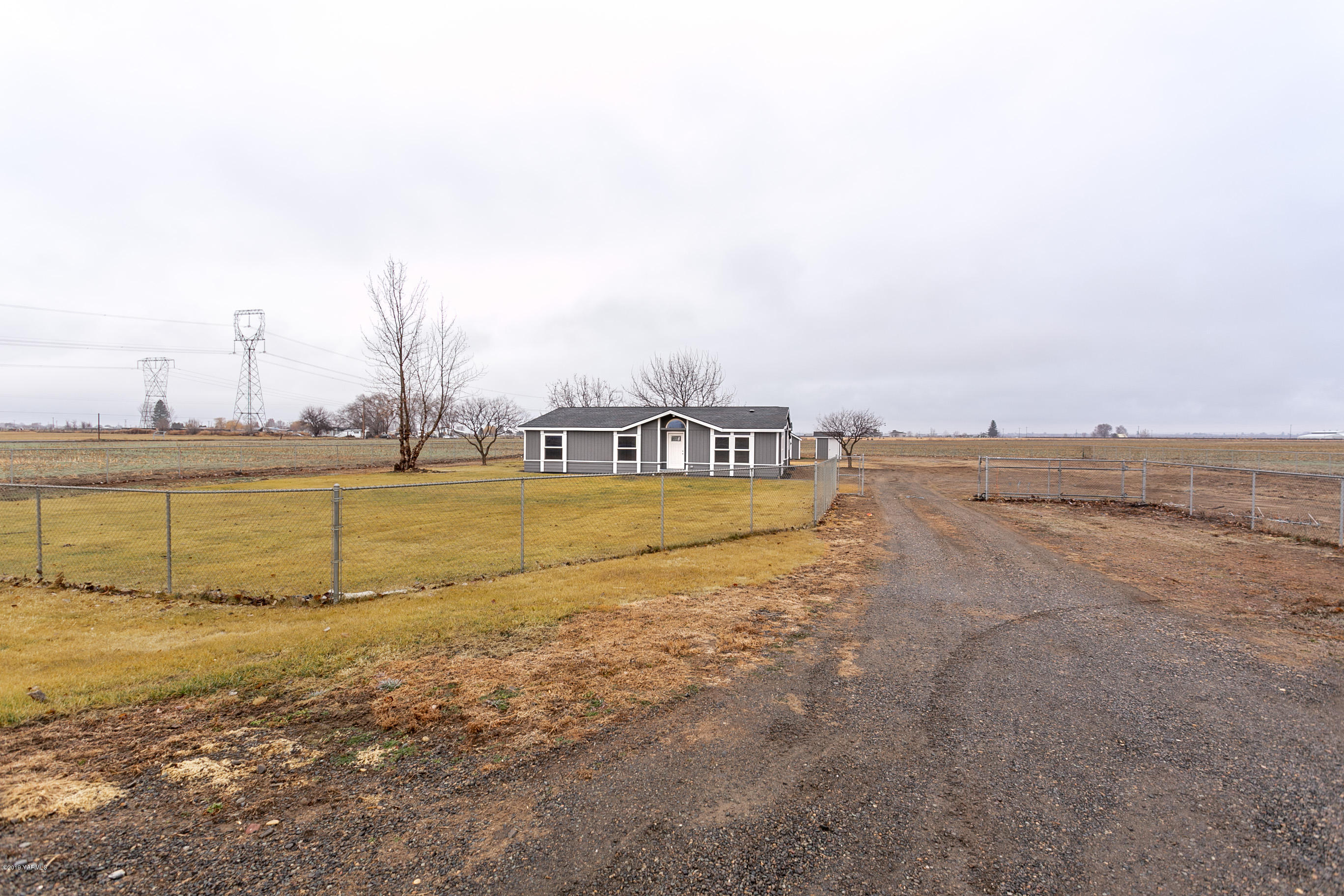 1361 Highschool Road Mabton, WA 98935 - Photo 1 of 24 a view of an ocean