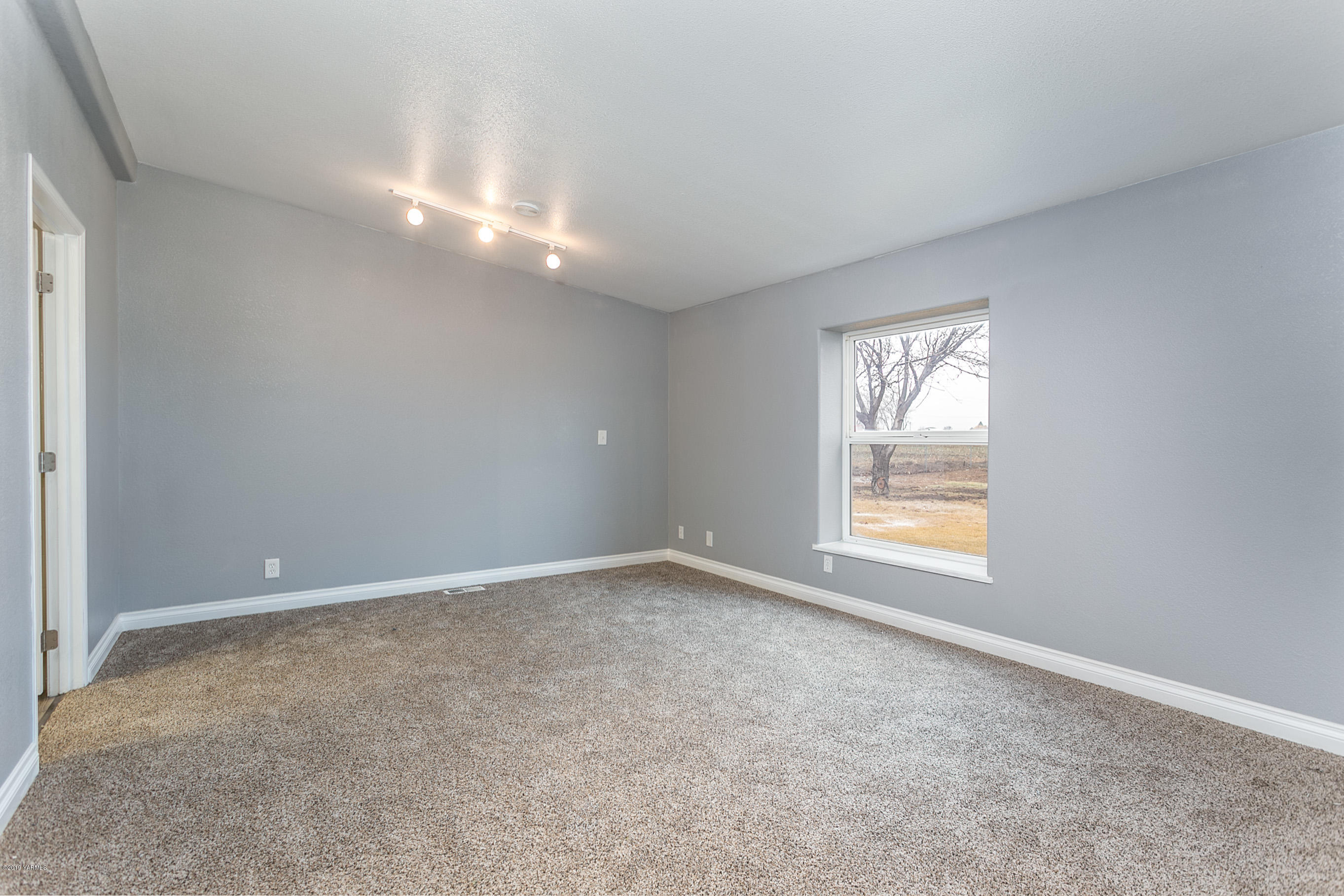 1361 Highschool Road Mabton, WA 98935 - Photo 11 of 24 an empty room with windows and closet