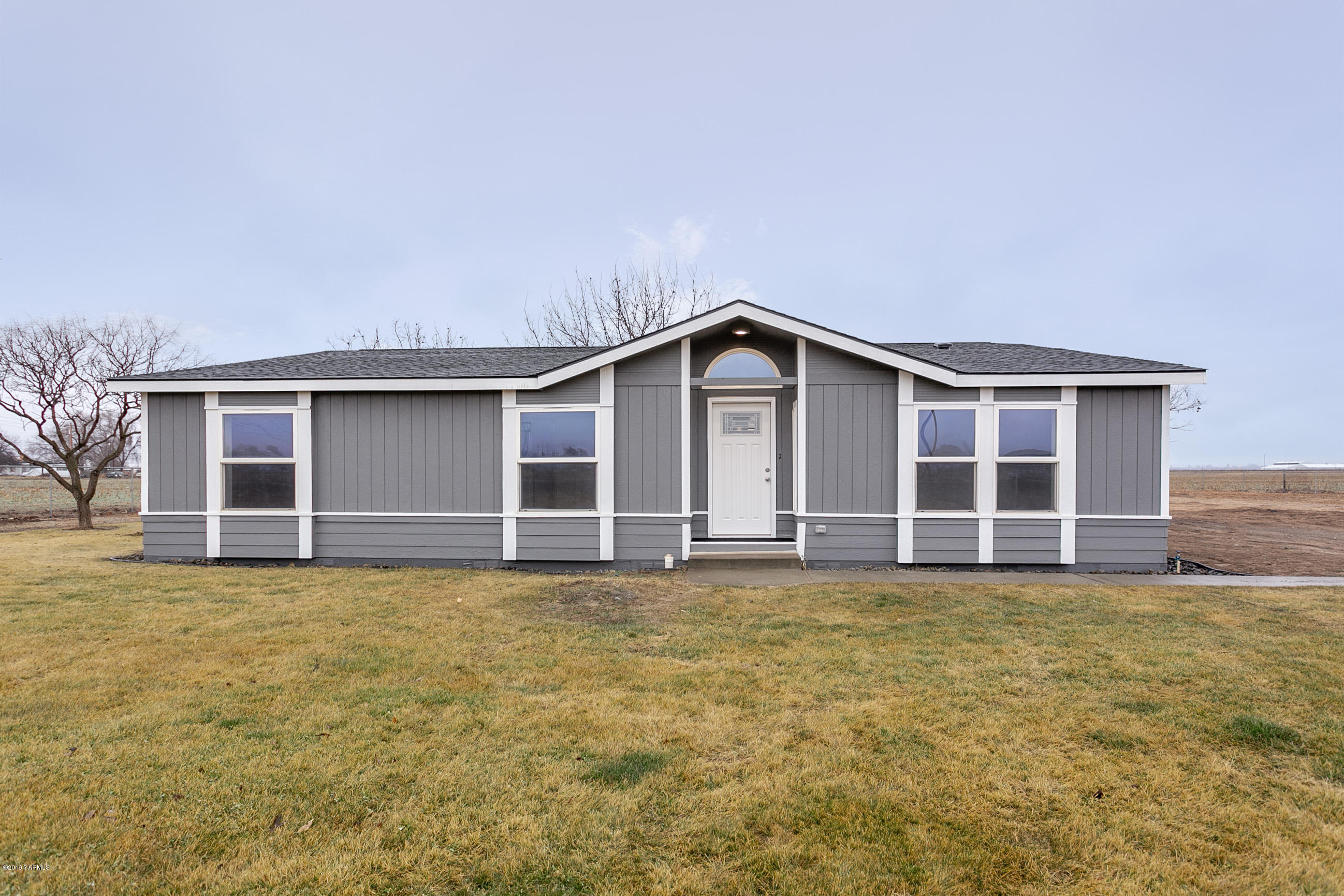 1361 Highschool Road Mabton, WA 98935 - Photo 21 of 24 a view of a house with yard