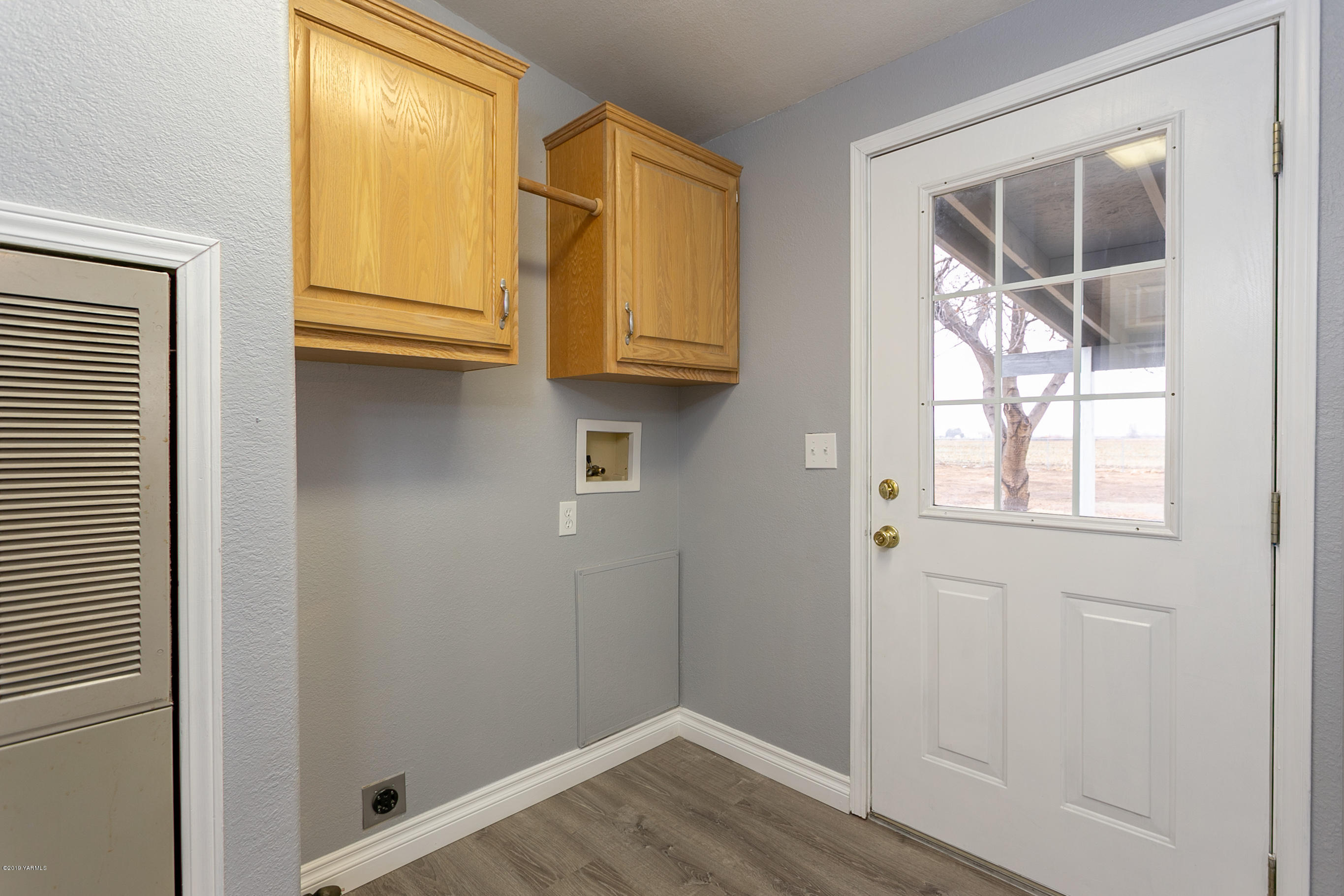 1361 Highschool Road Mabton, WA 98935 - Photo 9 of 24 a view of walk in closet with window