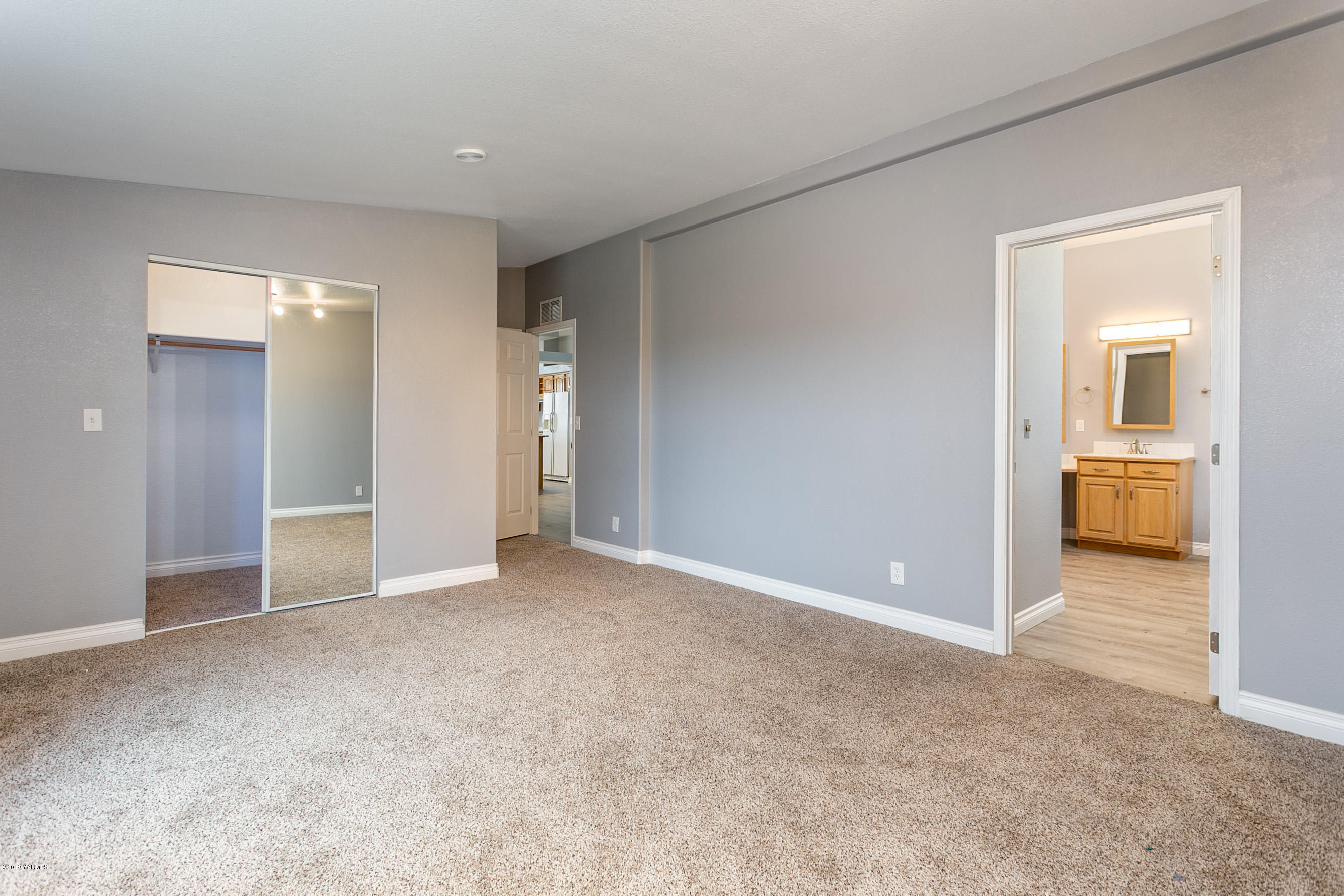 1361 Highschool Road Mabton, WA 98935 - Photo 10 of 24 an empty room with a bathroom and mirror