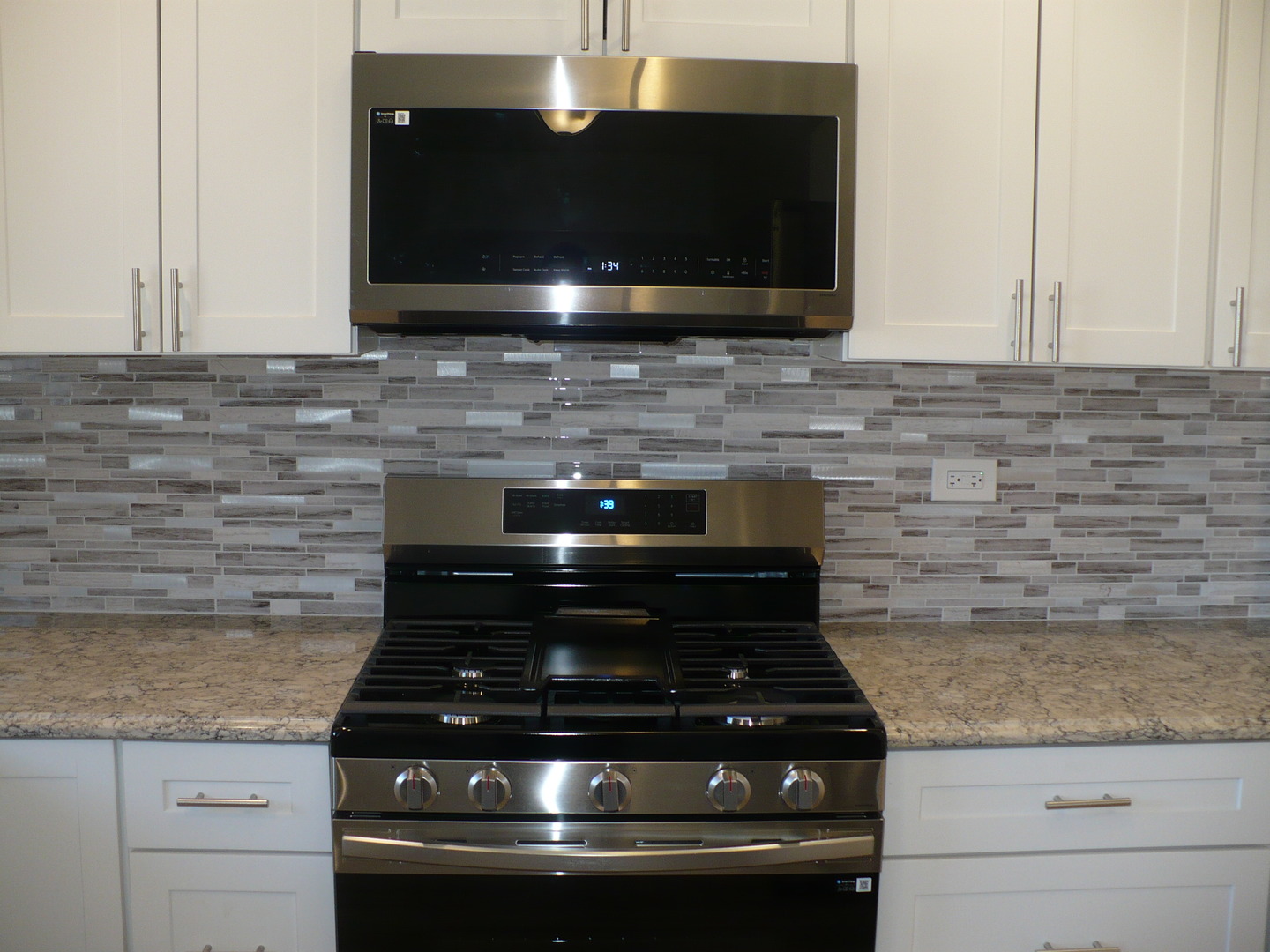 3125 Jo Ann Drive Joliet, IL 60431 - Photo 2 of 16 a stove top oven sitting inside of a kitchen
