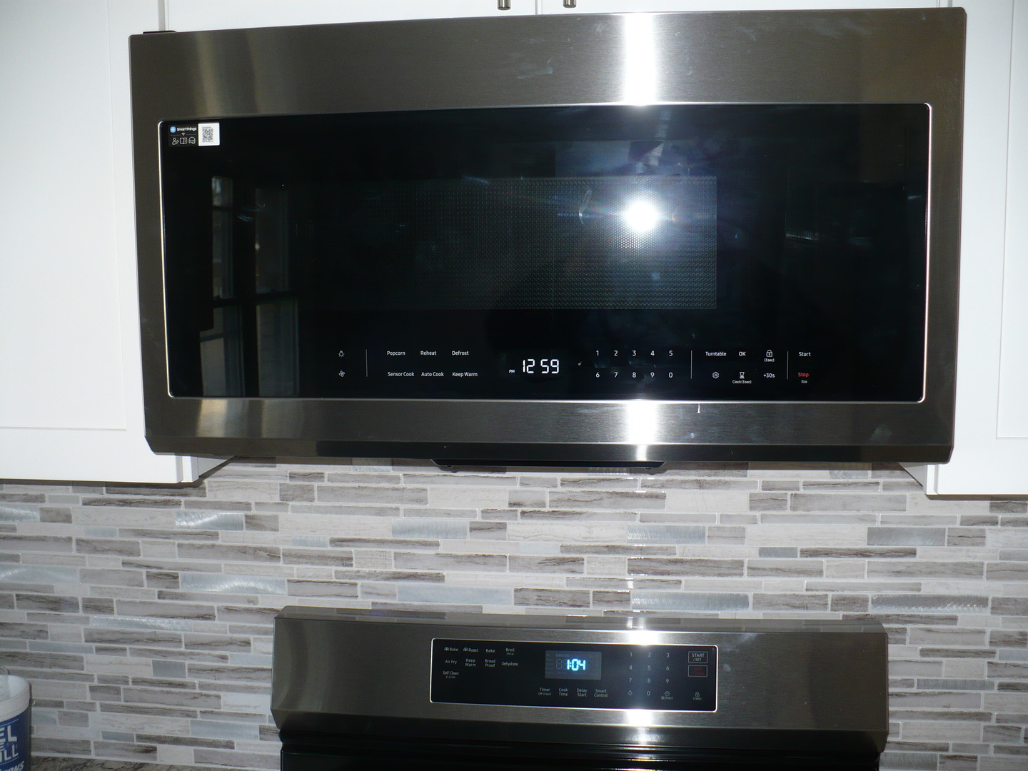 3125 Jo Ann Drive Joliet, IL 60431 - Photo 5 of 16 a kitchen with stove