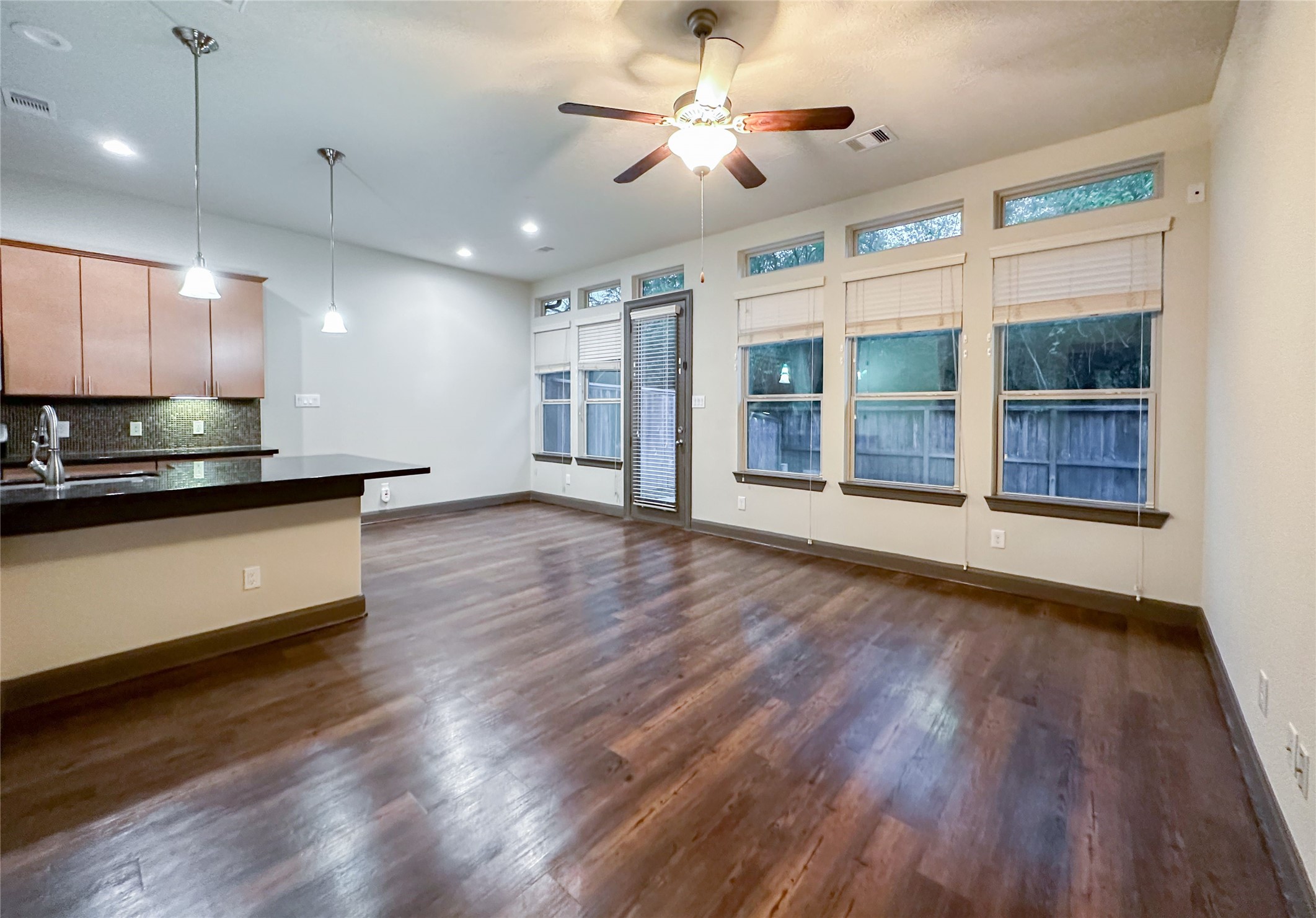 95 Aventura Place Spring, TX 77389 - Photo 5 of 37