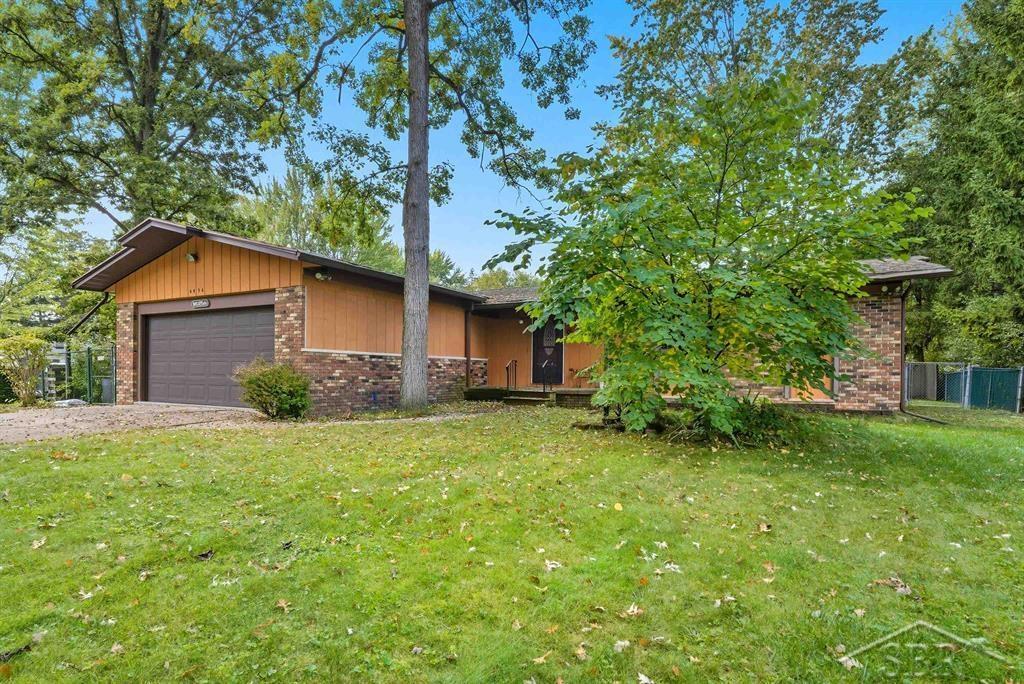 4956 West Bis Road Midland, MI 48642 - Photo 1 of 38 50189551-284f0bc5-9c20-4e64-9fdb-f0dfd8eef81c.JPG