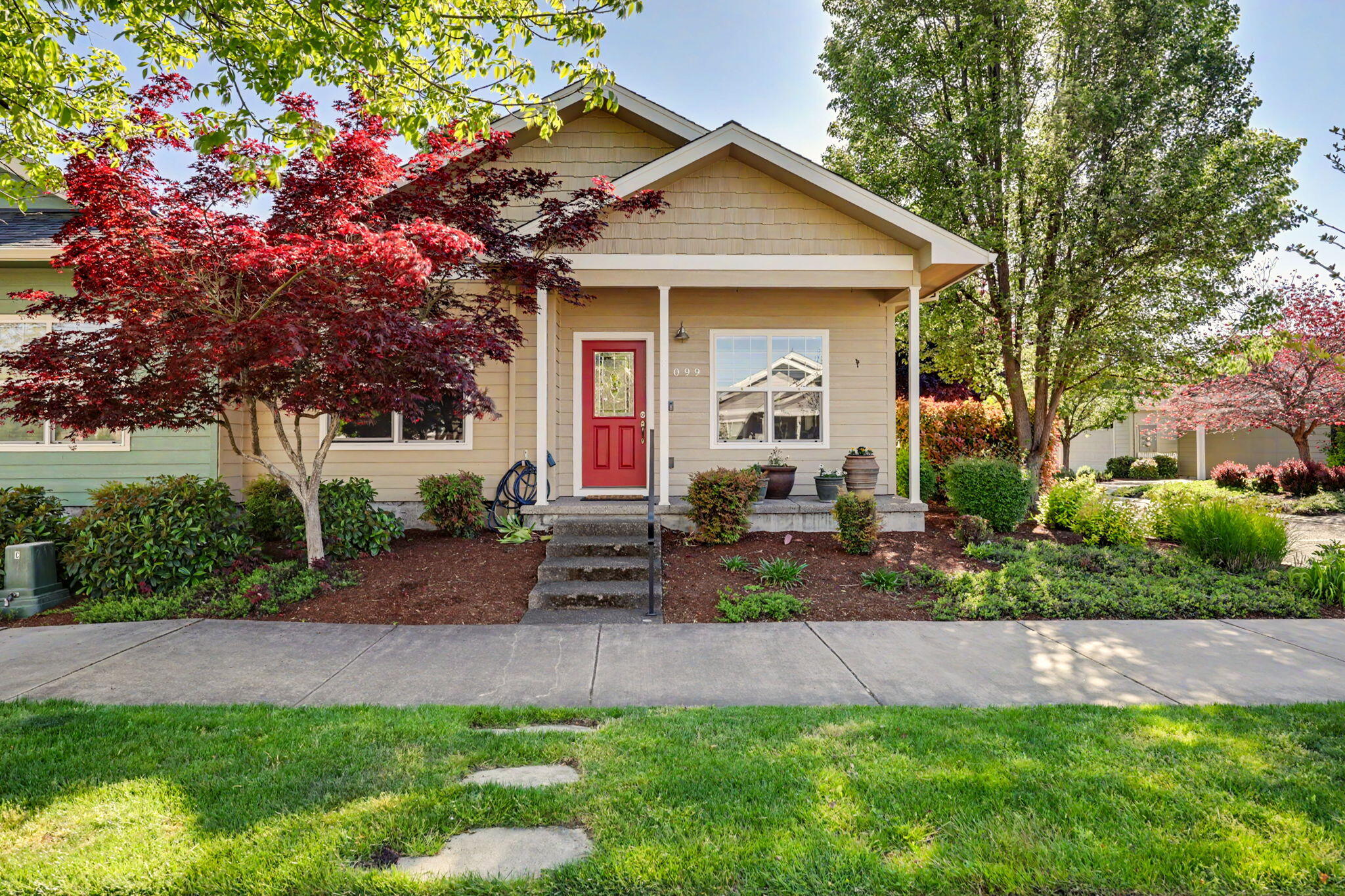 1099 North Haskell Street Central Point, OR 97502 - Photo 24 of 26 front