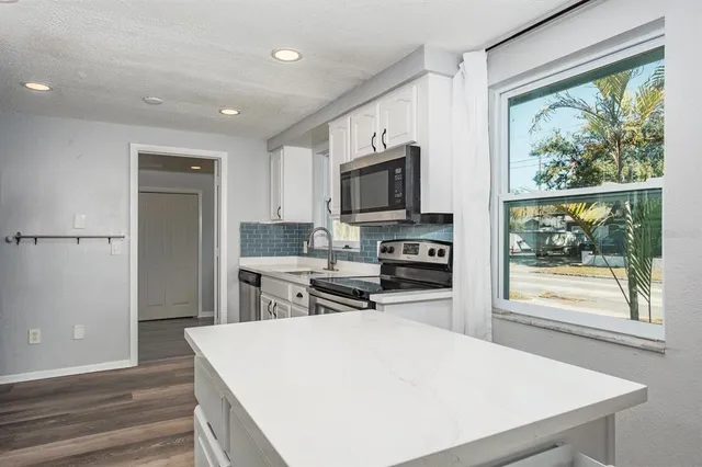 $459,000 | 301 43rd Avenue North, St. Petersburg, FL 33703