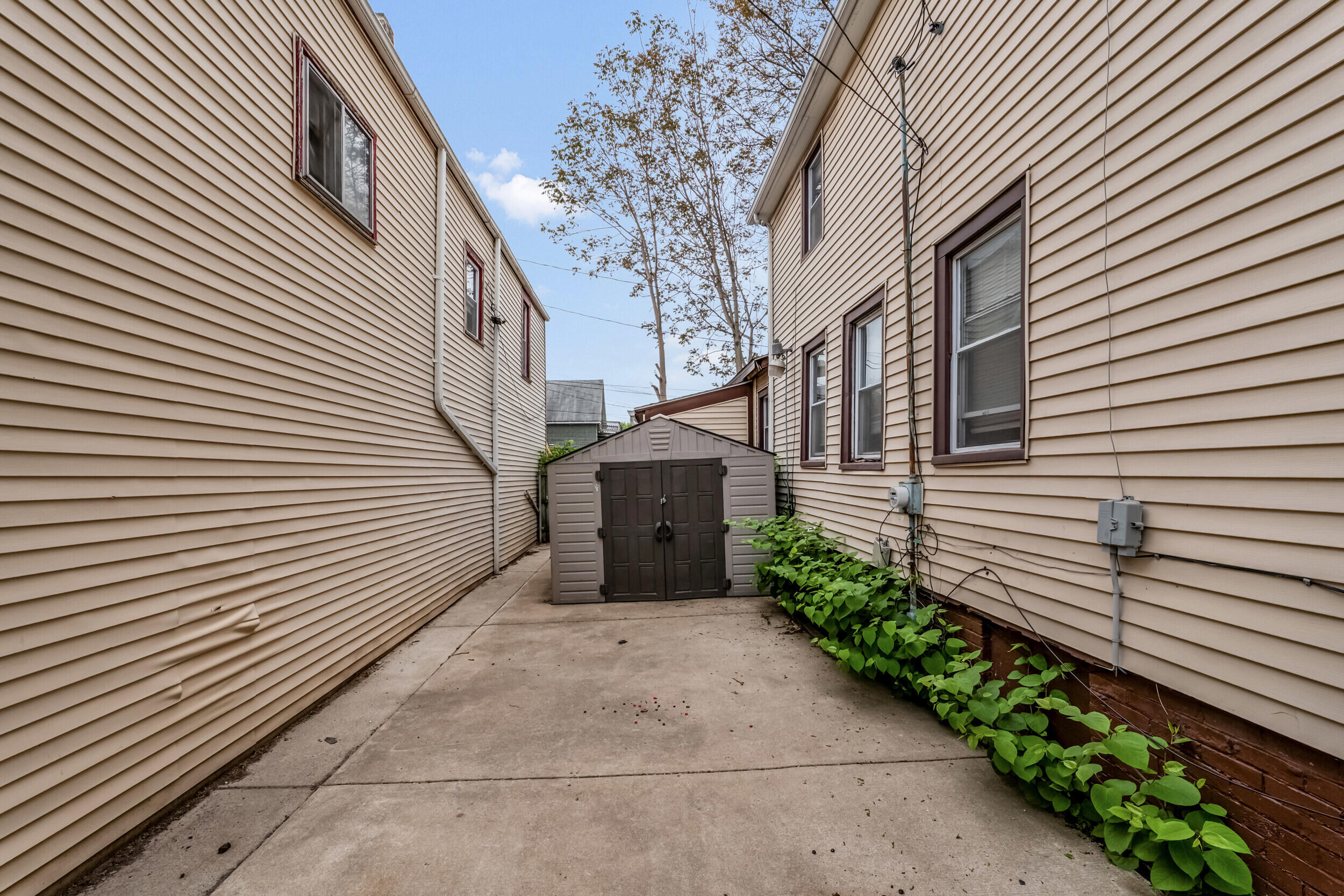 229 West Orchard Street Milwaukee, WI 53204 - Photo 20 of 20 Side