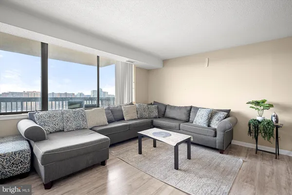 $2,599 | 3709 South George Mason Drive, Unit 1508, Falls Church, VA 22041