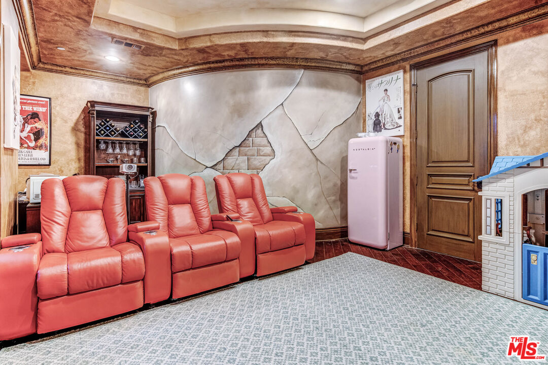 8336 Lexington Road Downey, CA 90241 - Photo 19 of 49 a project room with furniture