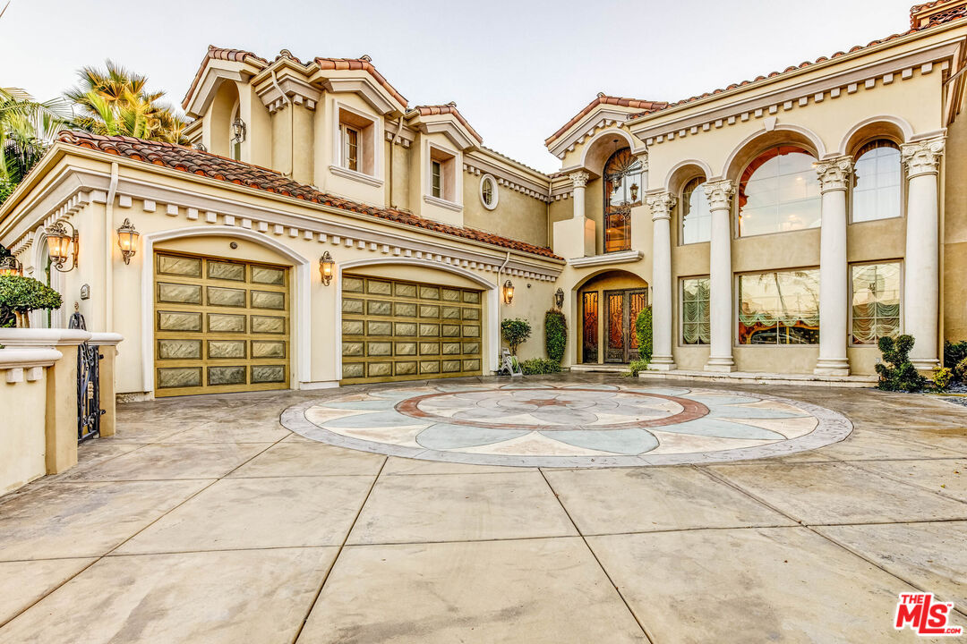 8336 Lexington Road Downey, CA 90241 - Photo 2 of 49 a view of a large building