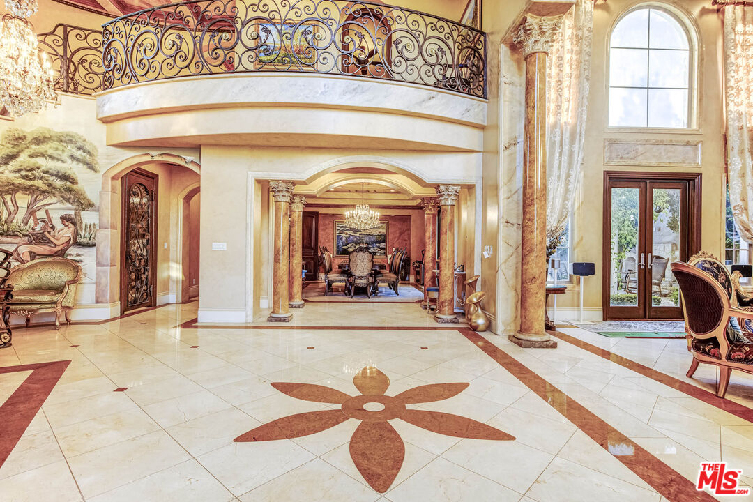 8336 Lexington Road Downey, CA 90241 - Photo 3 of 49 a view of lobby with furniture