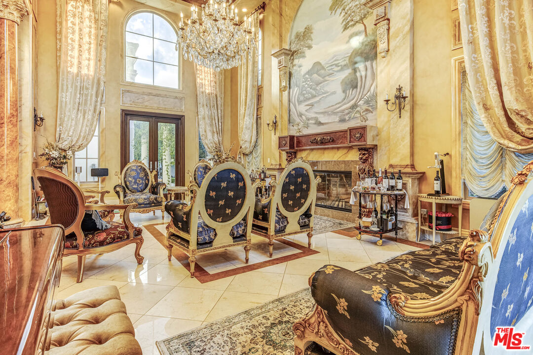 8336 Lexington Road Downey, CA 90241 - Photo 8 of 49 a view of a livingroom with furniture