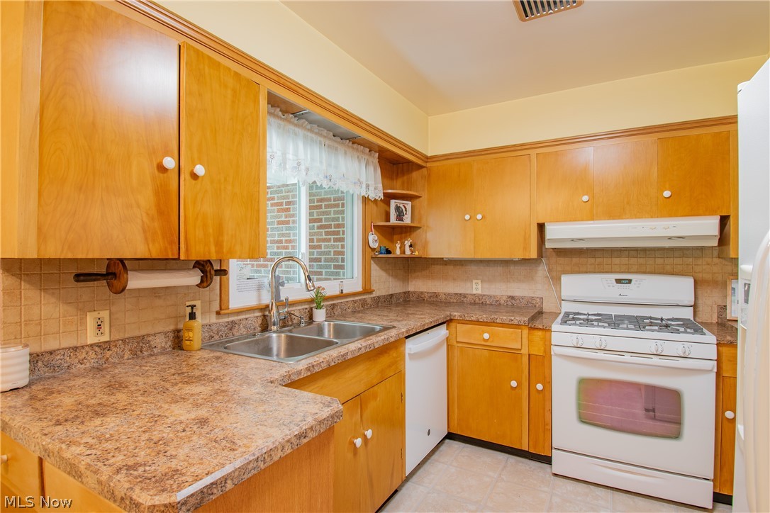 1639 Coventry Road Northeast Massillon, OH 44646 - Photo 11 of 47 Gallery Image 11