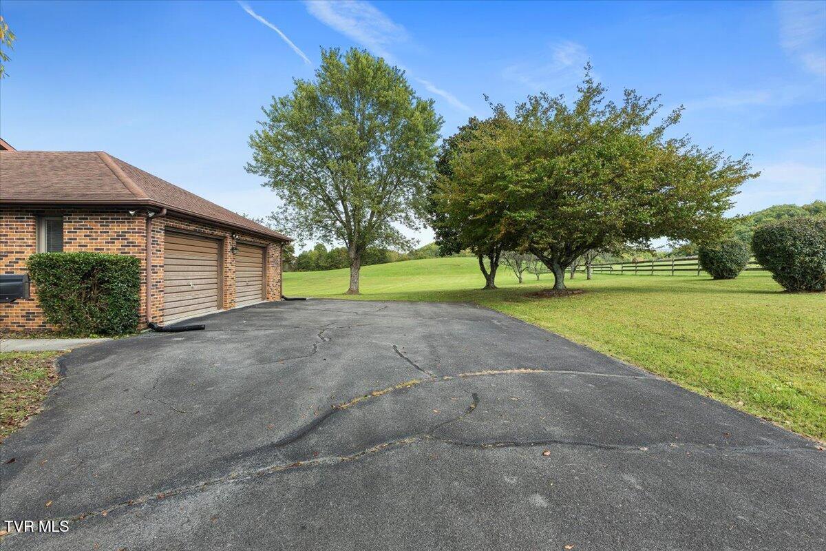 809 Vickars Road Bluff City, TN 37618 - Photo 9 of 40 04-128A3173