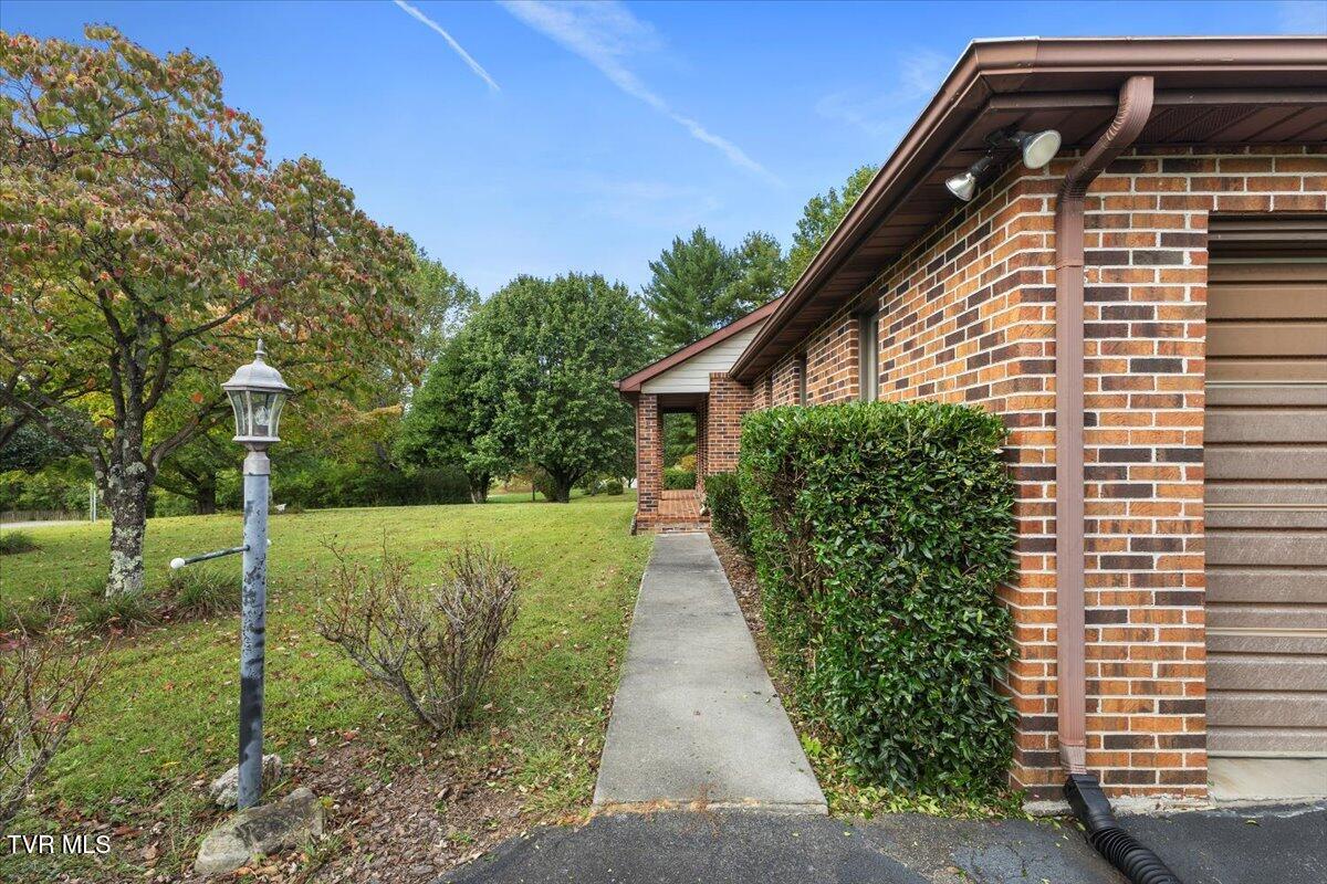 809 Vickars Road Bluff City, TN 37618 - Photo 10 of 40 05-128A3176