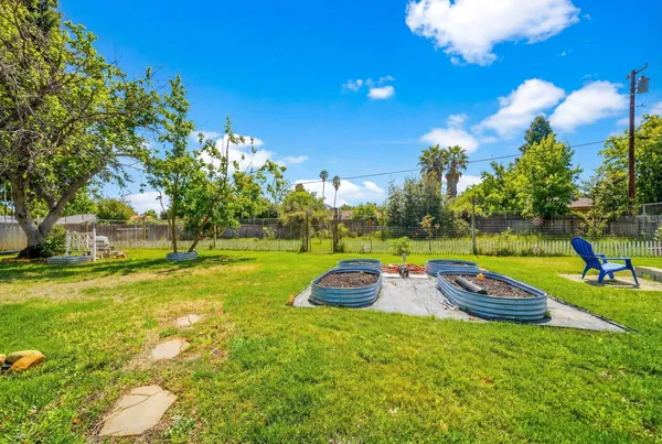 $420,500 | 6927 Riata Drive, Redding, CA 96002