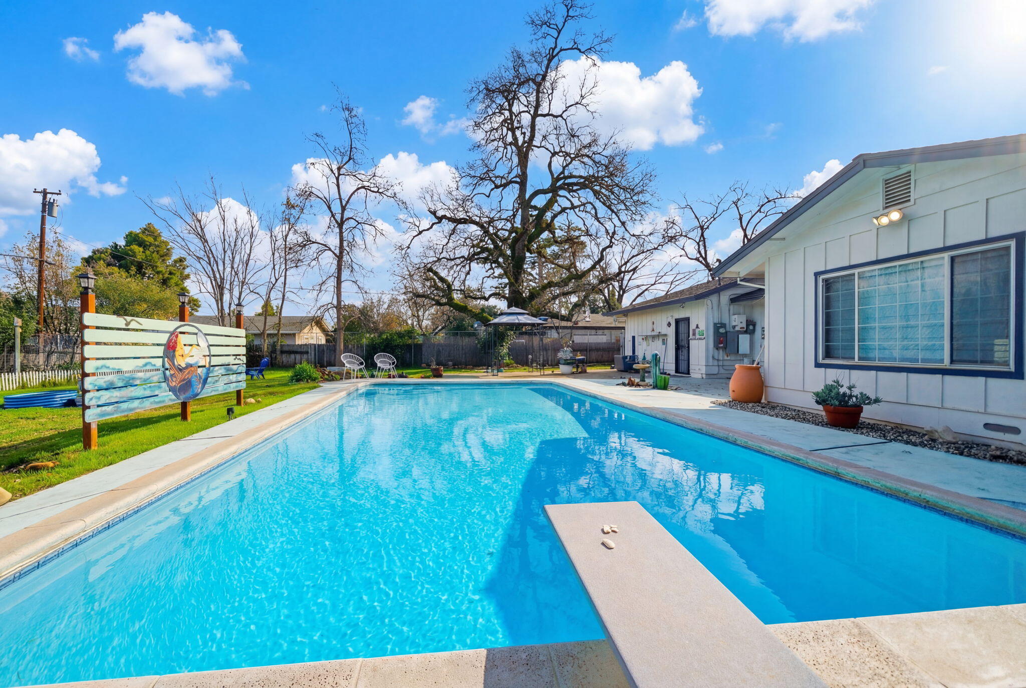 6927 Riata Drive Redding, CA 96002 - Photo 35 of 39 a view of a house with swimming pool
