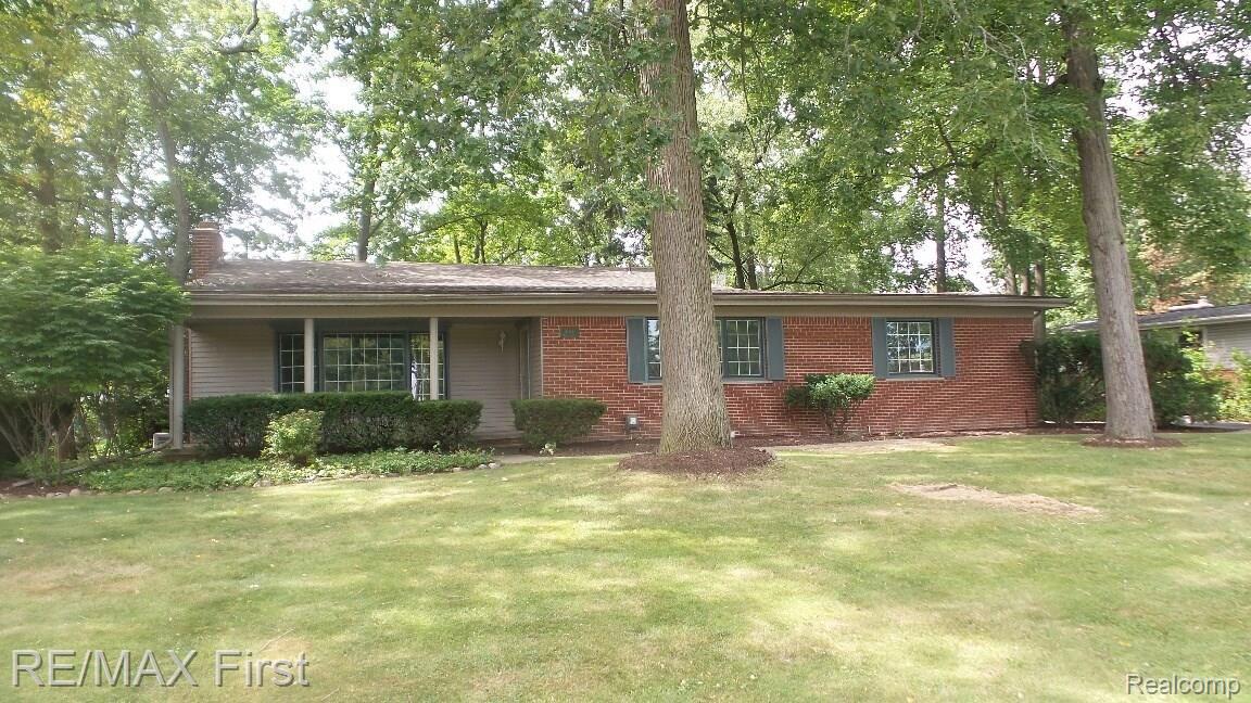 32133 Bonnet Hill Road Farmington, MI 48334 - Photo 1 of 21 20170901_122439_resized.jpg