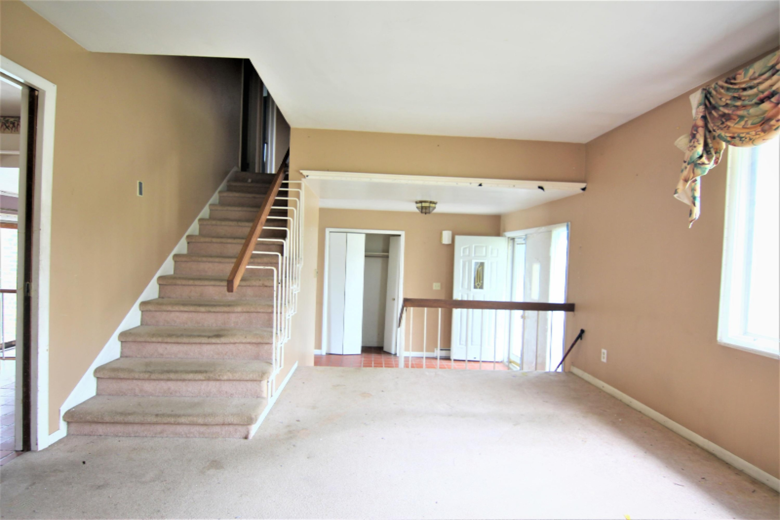 1491 Haverhill Road Muskegon, MI 49441 - Photo 3 of 28 Living Area 2