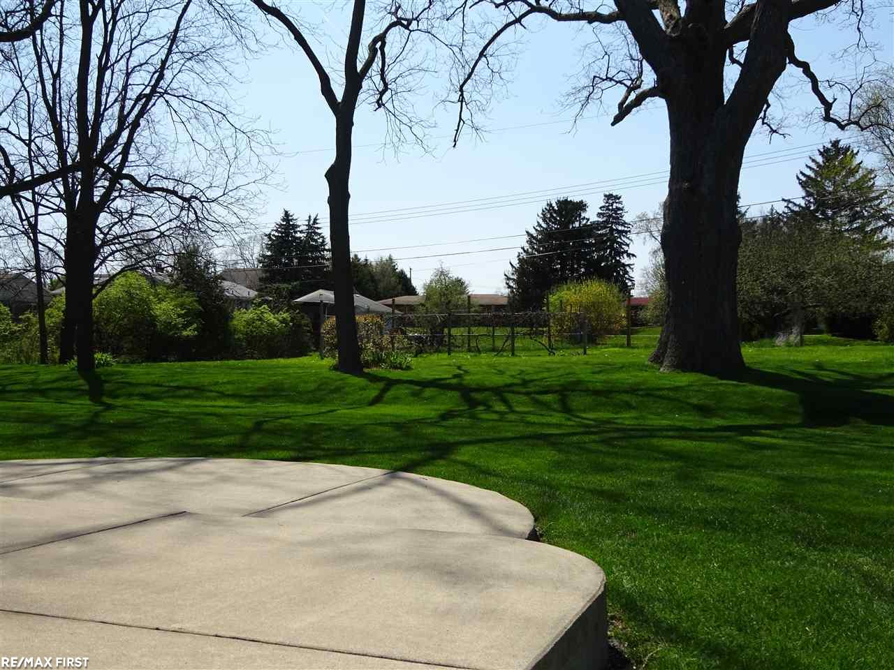 896 Grovecrest Rochester Hills, MI 48307 - Photo 38 of 43