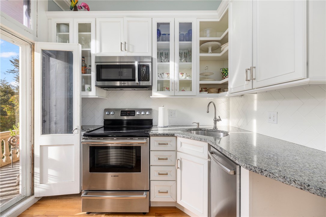 434 Bellevue Avenue, Unit 2B Newport, RI 02840 - Photo 12 of 27 Kitchen