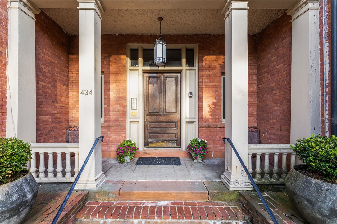 434 Bellevue Avenue, Unit 2B Newport, RI 02840 - Photo 2 of 27 Entrance