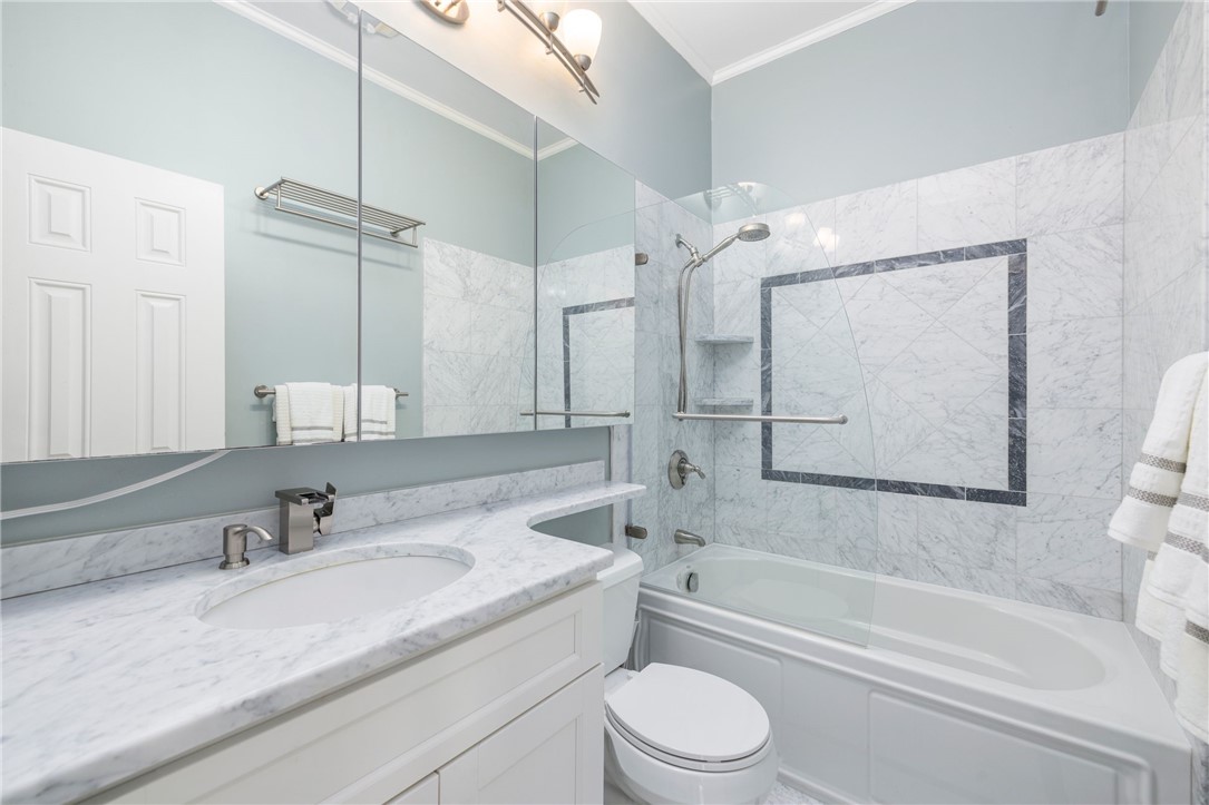 434 Bellevue Avenue, Unit 2B Newport, RI 02840 - Photo 22 of 27 Bathroom